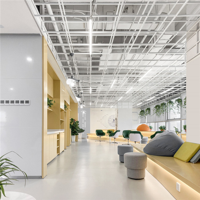 員工活動區(qū)裝修設(shè)計-休閑洽談區(qū)裝修-純白木色產(chǎn)業(yè)加速器孵化園區(qū)廠房辦公樓裝修實景圖 員工活動區(qū)裝修設(shè)計-休閑洽談區(qū)裝修-純白木色產(chǎn)業(yè)加速器孵化園區(qū)廠房辦公樓裝修實景圖