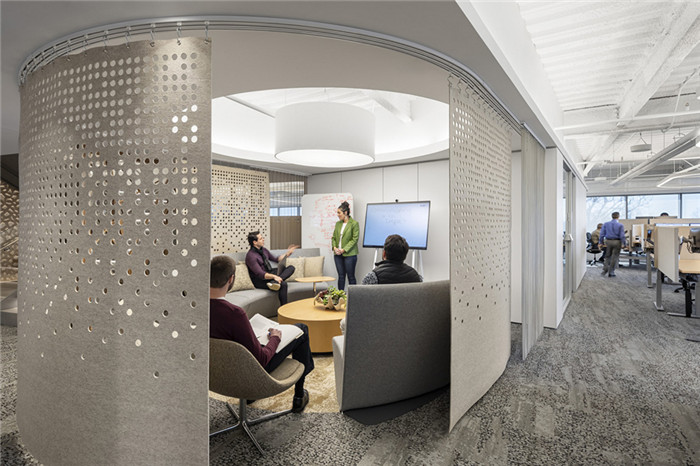 靈活會議室裝修設(shè)計-鄭州金融辦公室裝修公司推薦FactSet金融辦公室裝修 靈活會議室裝修設(shè)計-鄭州金融辦公室裝修公司推薦FactSet金融辦公室裝修