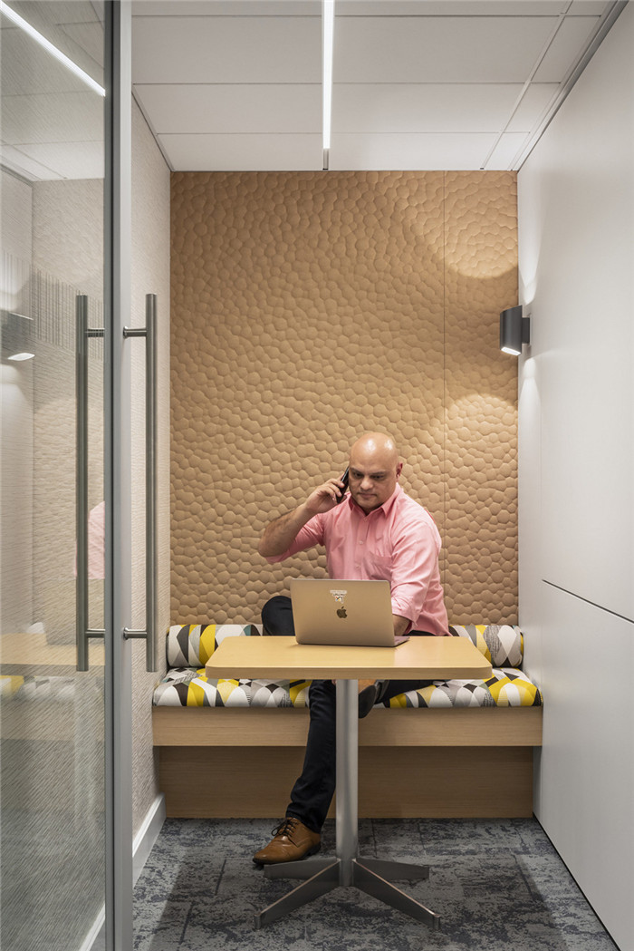 小型洽談室設(shè)計-鄭州金融辦公室裝修公司推薦FactSet金融辦公室裝修 小型洽談室設(shè)計-鄭州金融辦公室裝修公司推薦FactSet金融辦公室裝修