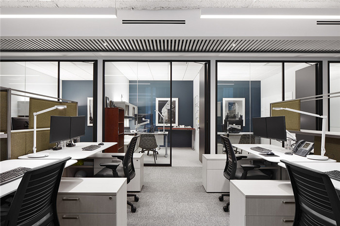 敞開辦公區(qū)裝修設(shè)計(jì)-如藝術(shù)畫廊般高品質(zhì)房地產(chǎn)開發(fā)公司辦公樓裝修方案