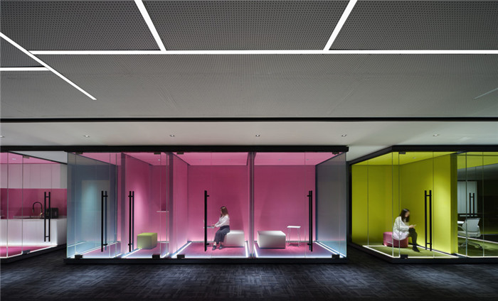 小型洽談室裝修設(shè)計(jì)-綠地集團(tuán)上海總部辦公室裝修  引領(lǐng)智慧辦公設(shè)計(jì)風(fēng)尚