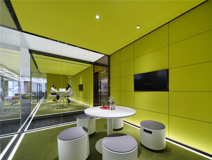 靈活辦公區(qū)設(shè)計(jì)-綠地集團(tuán)上?？偛哭k公室裝修  引領(lǐng)智慧辦公設(shè)計(jì)風(fēng)尚