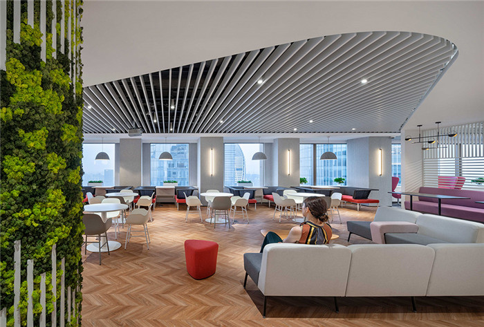 辦公休閑區(qū)裝修設(shè)計-現(xiàn)代大氣、靈動多元的恒生銀行辦公室裝修案例