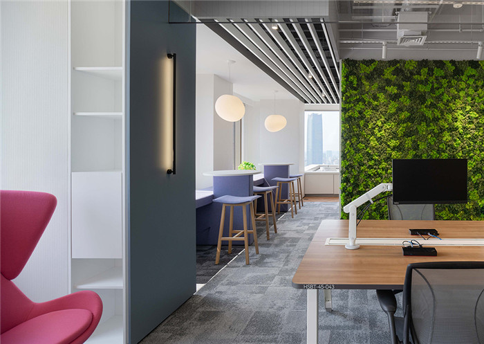 辦公區(qū)裝修設(shè)計-現(xiàn)代大氣、靈動多元的恒生銀行辦公室裝修案例