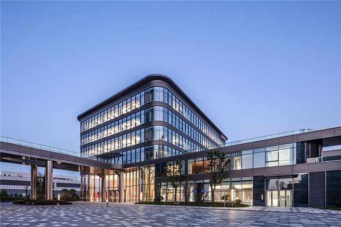 辦公樓外觀設(shè)計(jì)圖-以芯片盒子為靈感的高科技企業(yè)總部辦公樓裝修方案 辦公樓外觀設(shè)計(jì)圖-以芯片盒子為靈感的高科技企業(yè)總部辦公樓裝修方案