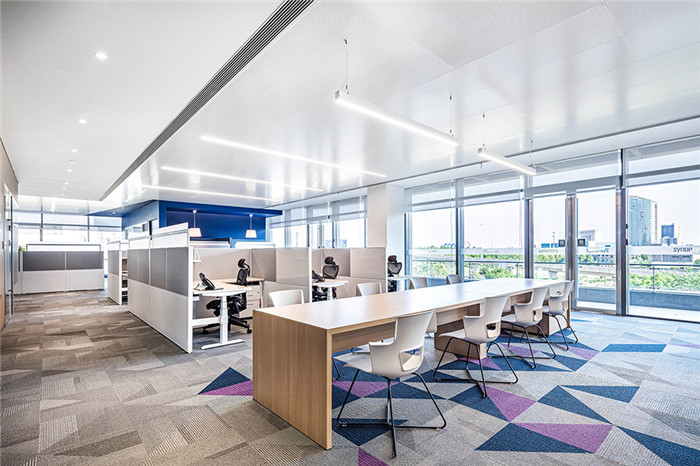 多元化工作區(qū)裝修-以芯片盒子為靈感的高科技企業(yè)總部辦公樓裝修方案 多元化工作區(qū)裝修-以芯片盒子為靈感的高科技企業(yè)總部辦公樓裝修方案