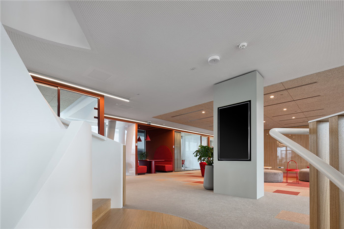 開(kāi)放靈動(dòng)的國(guó)外知名手游公司總部辦公樓裝修設(shè)計(jì)方案 開(kāi)放靈動(dòng)的國(guó)外知名手游公司總部辦公樓裝修設(shè)計(jì)方案