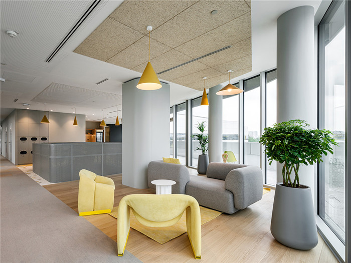 開(kāi)放靈動(dòng)的國(guó)外知名手游公司總部辦公樓裝修設(shè)計(jì)實(shí)景圖 開(kāi)放靈動(dòng)的國(guó)外知名手游公司總部辦公樓裝修設(shè)計(jì)實(shí)景圖