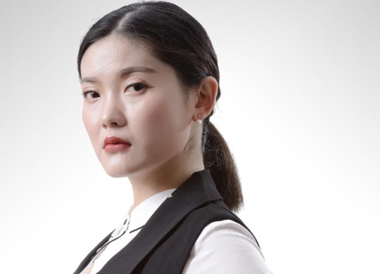 首席設(shè)計(jì)師：張春麗